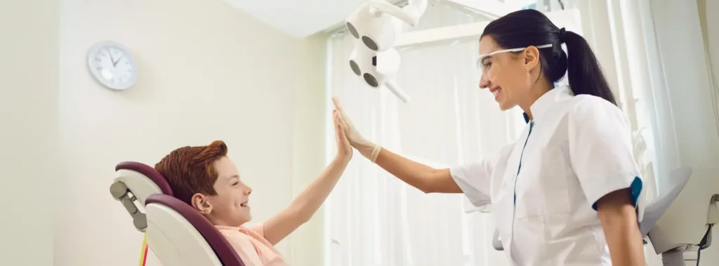 Patient discutant avec un dentiste de confiance Tanger