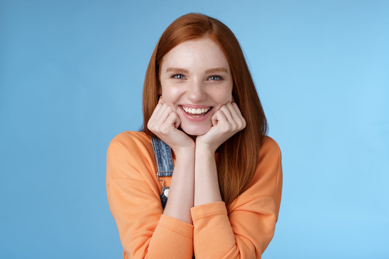 Sourire éclatant après la pose de facettes dentaires à Tanger